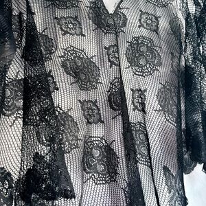 Black lace skulls shawl